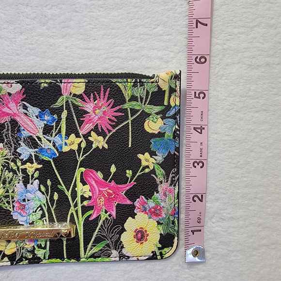 NWOT Betsey Johnson Black Floral Wristlet 8.5" X 5.5" Zip Close Gold Hardware - Picture 8 of 8